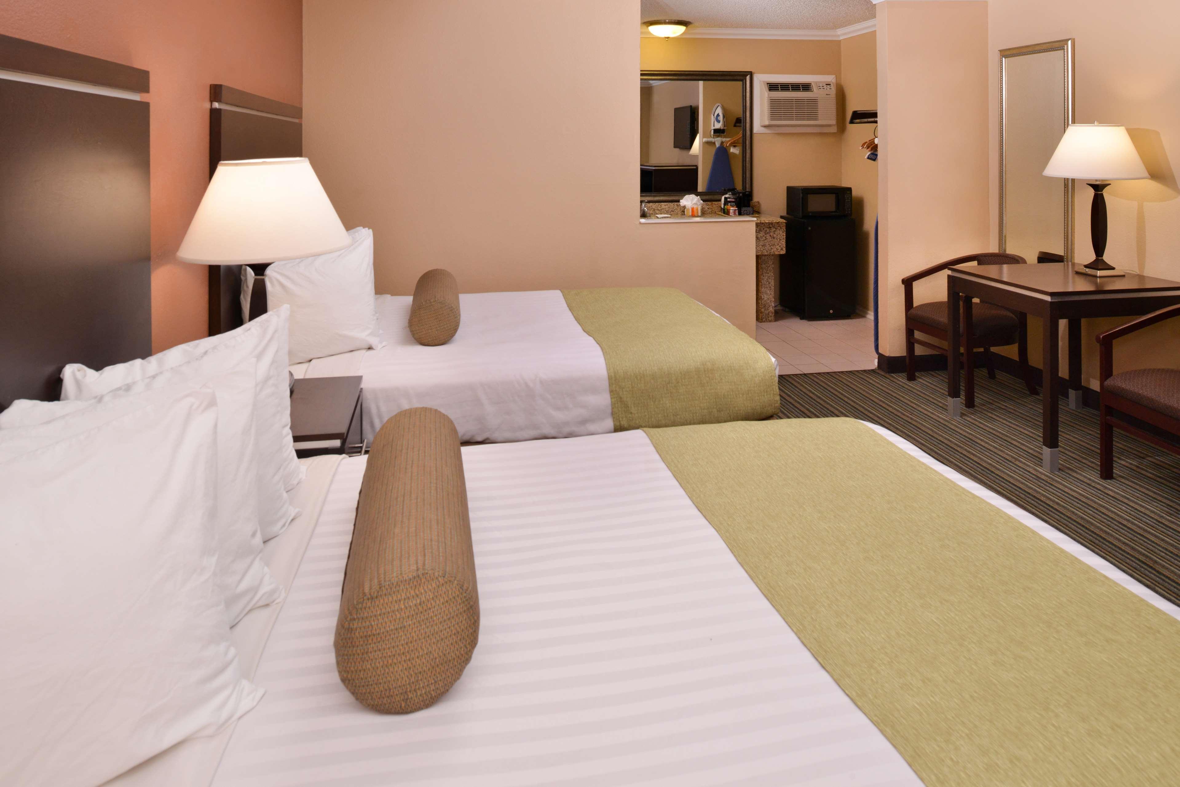 Best Western Courtesy Inn Hotel - Anaheim Resort At The Park Dış mekan fotoğraf