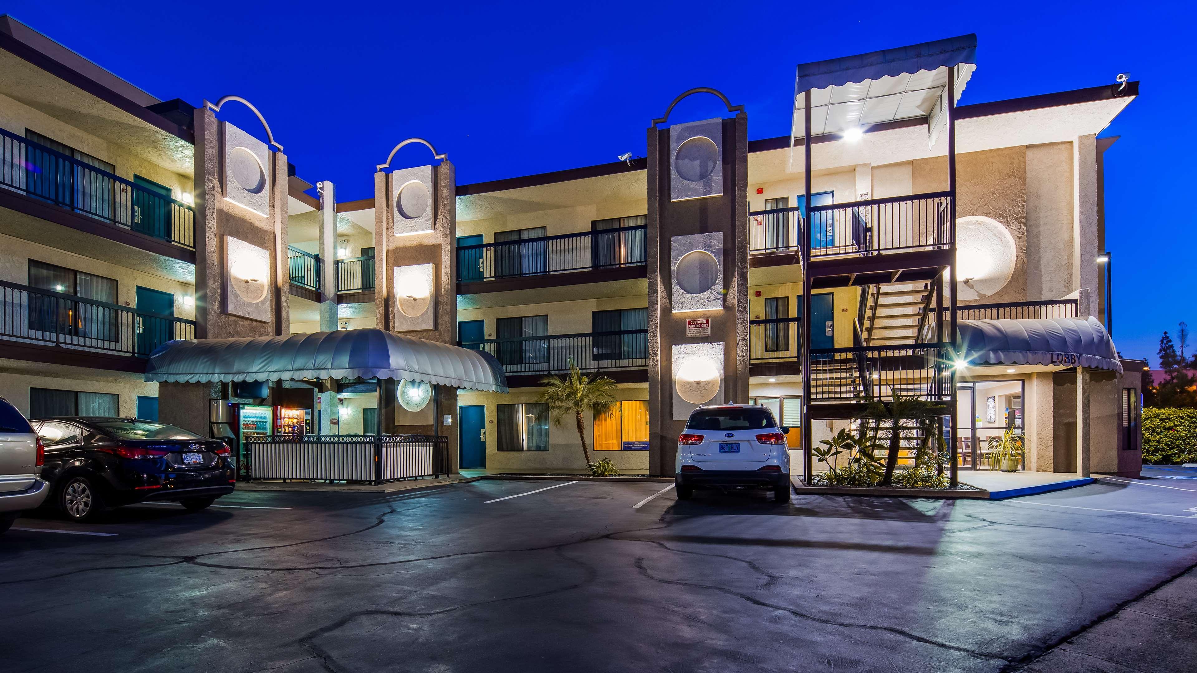 Best Western Courtesy Inn Hotel - Anaheim Resort At The Park Dış mekan fotoğraf
