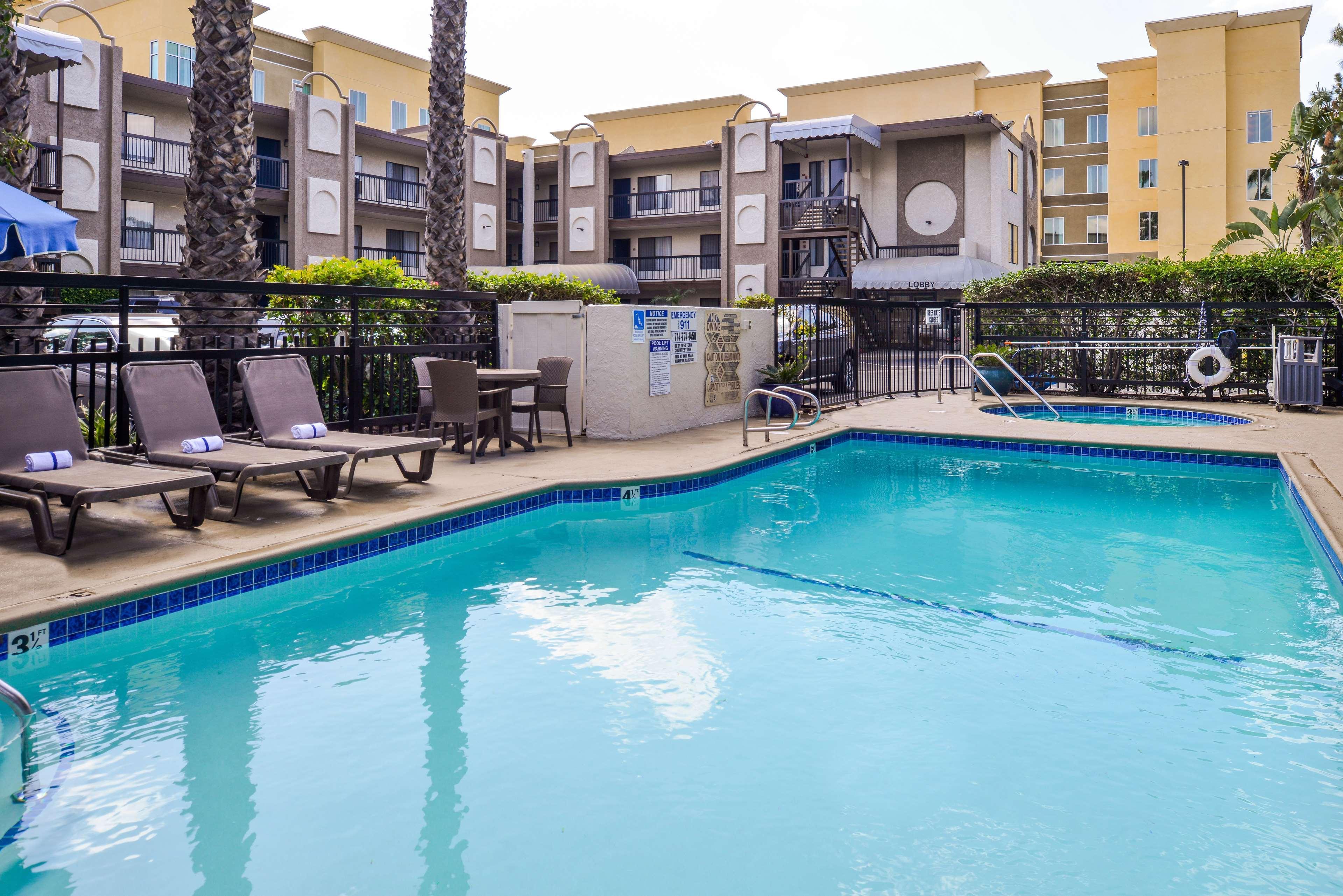 Best Western Courtesy Inn Hotel - Anaheim Resort At The Park Dış mekan fotoğraf