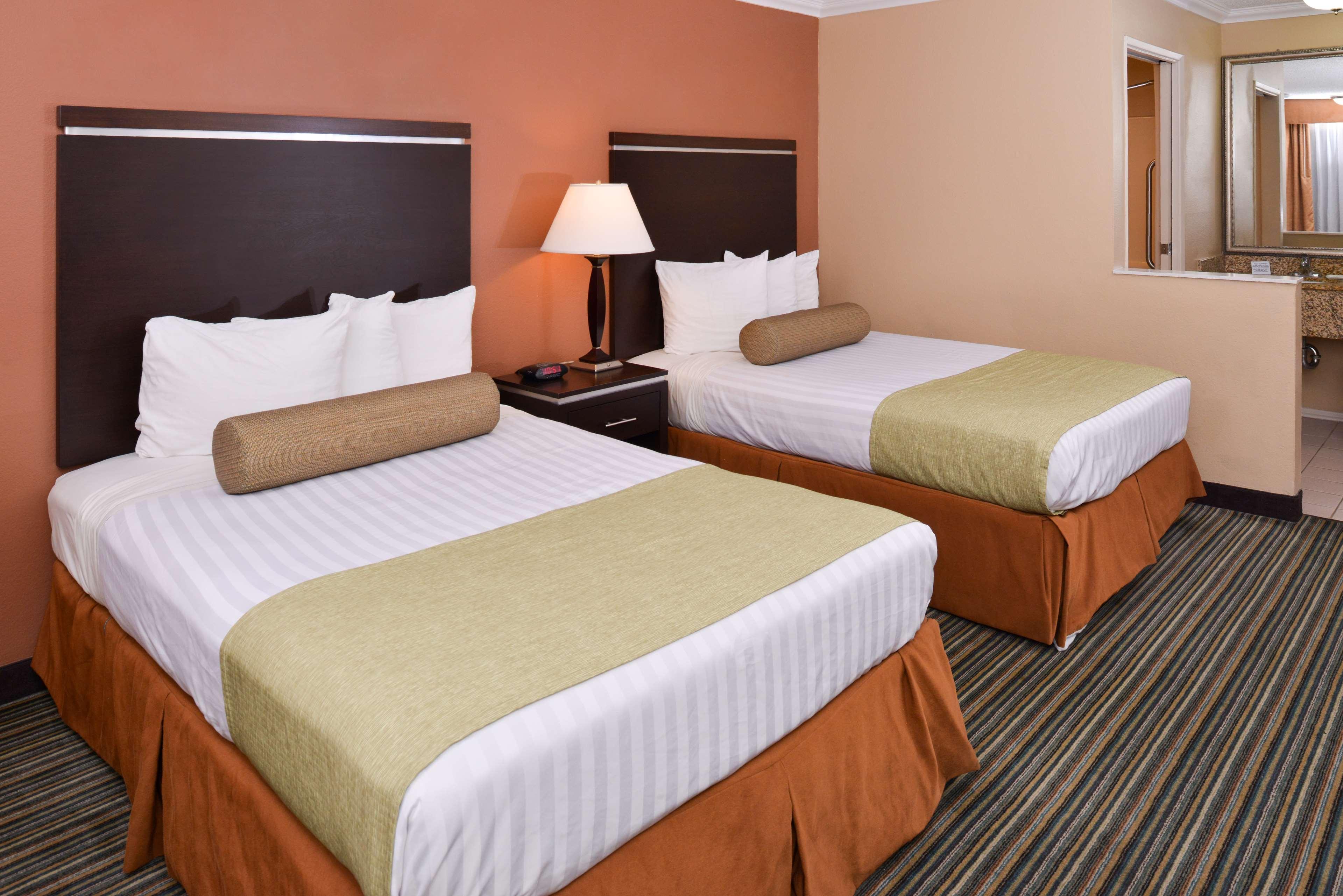 Best Western Courtesy Inn Hotel - Anaheim Resort At The Park Dış mekan fotoğraf