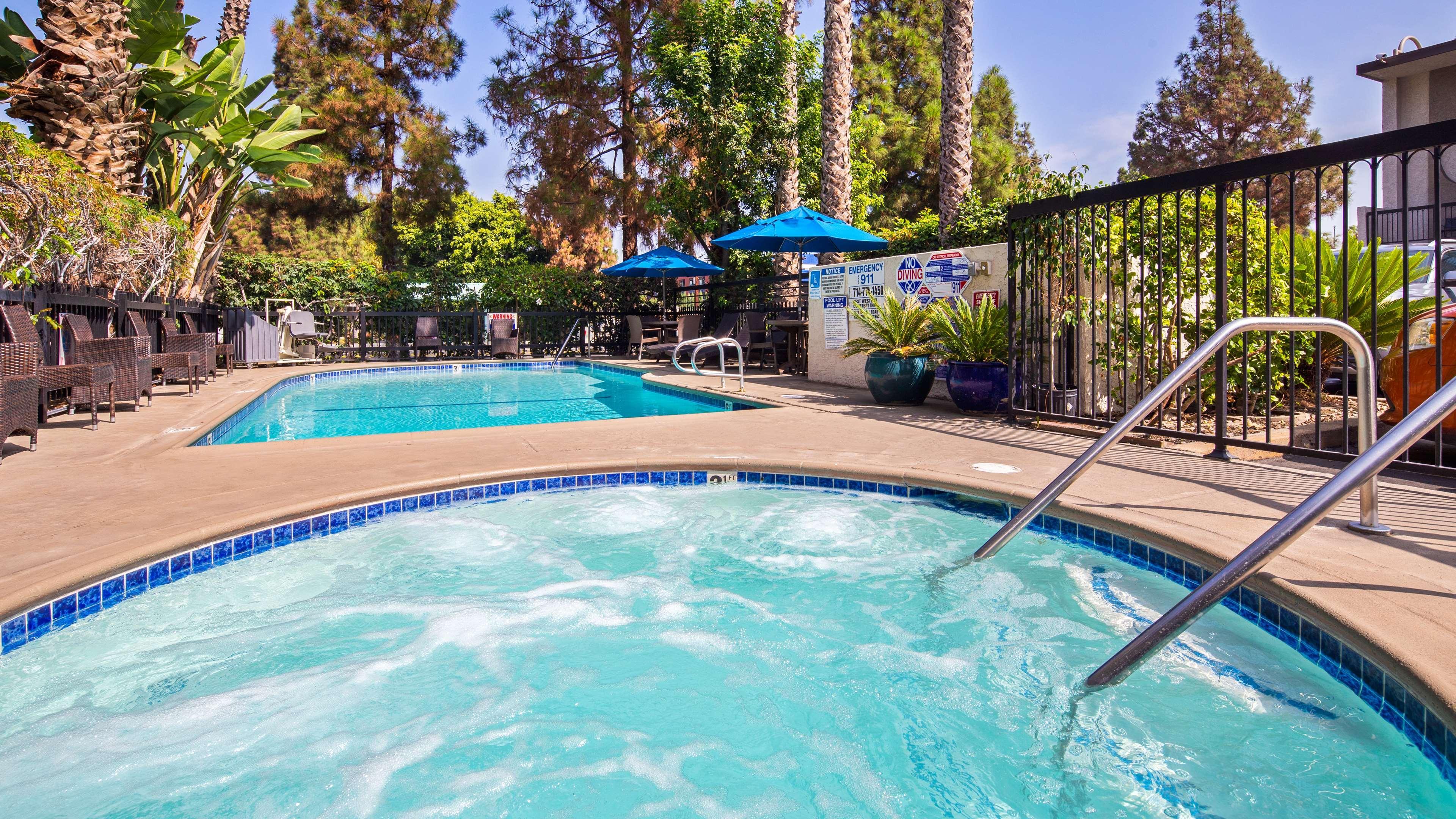Best Western Courtesy Inn Hotel - Anaheim Resort At The Park Dış mekan fotoğraf