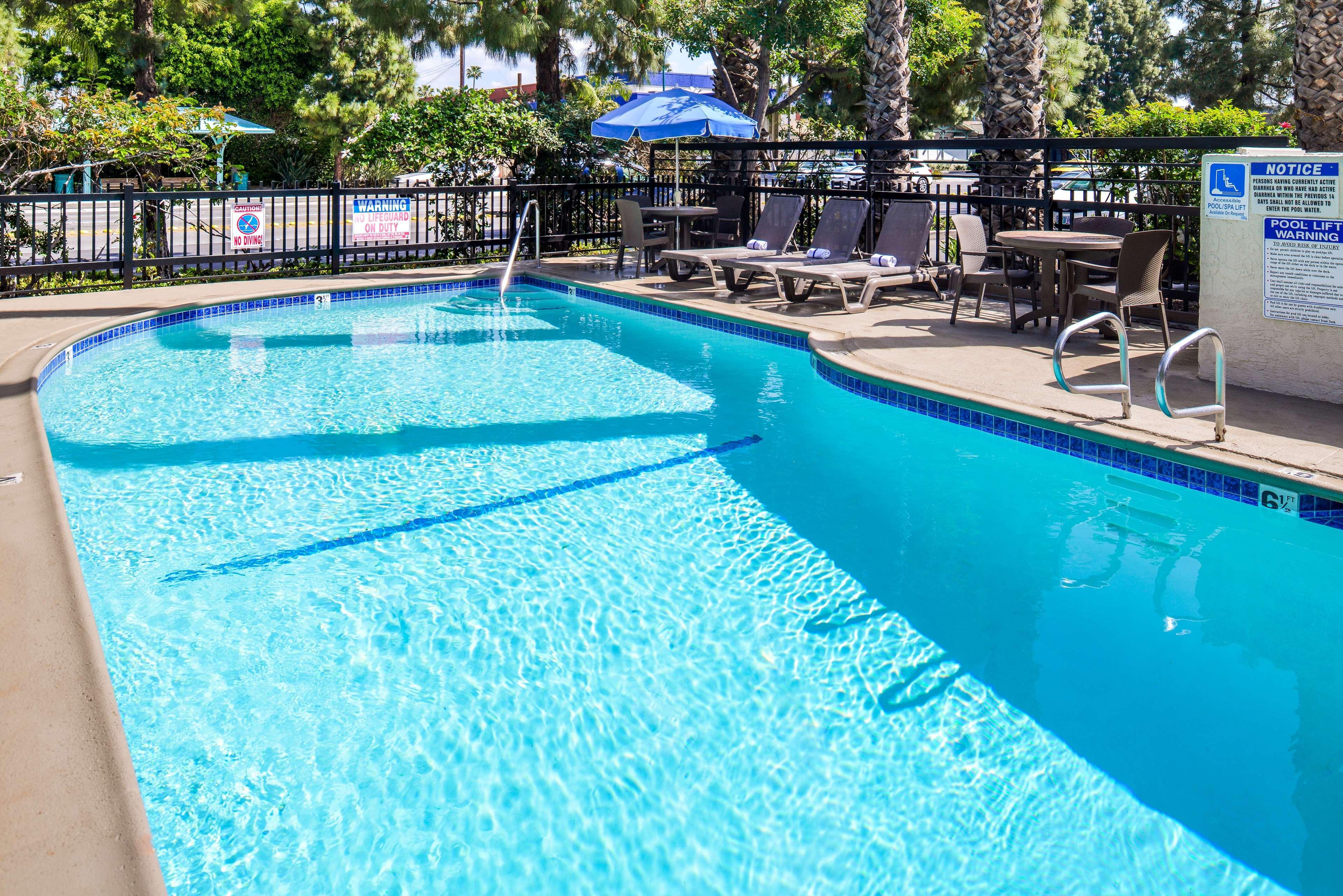 Best Western Courtesy Inn Hotel - Anaheim Resort At The Park Dış mekan fotoğraf