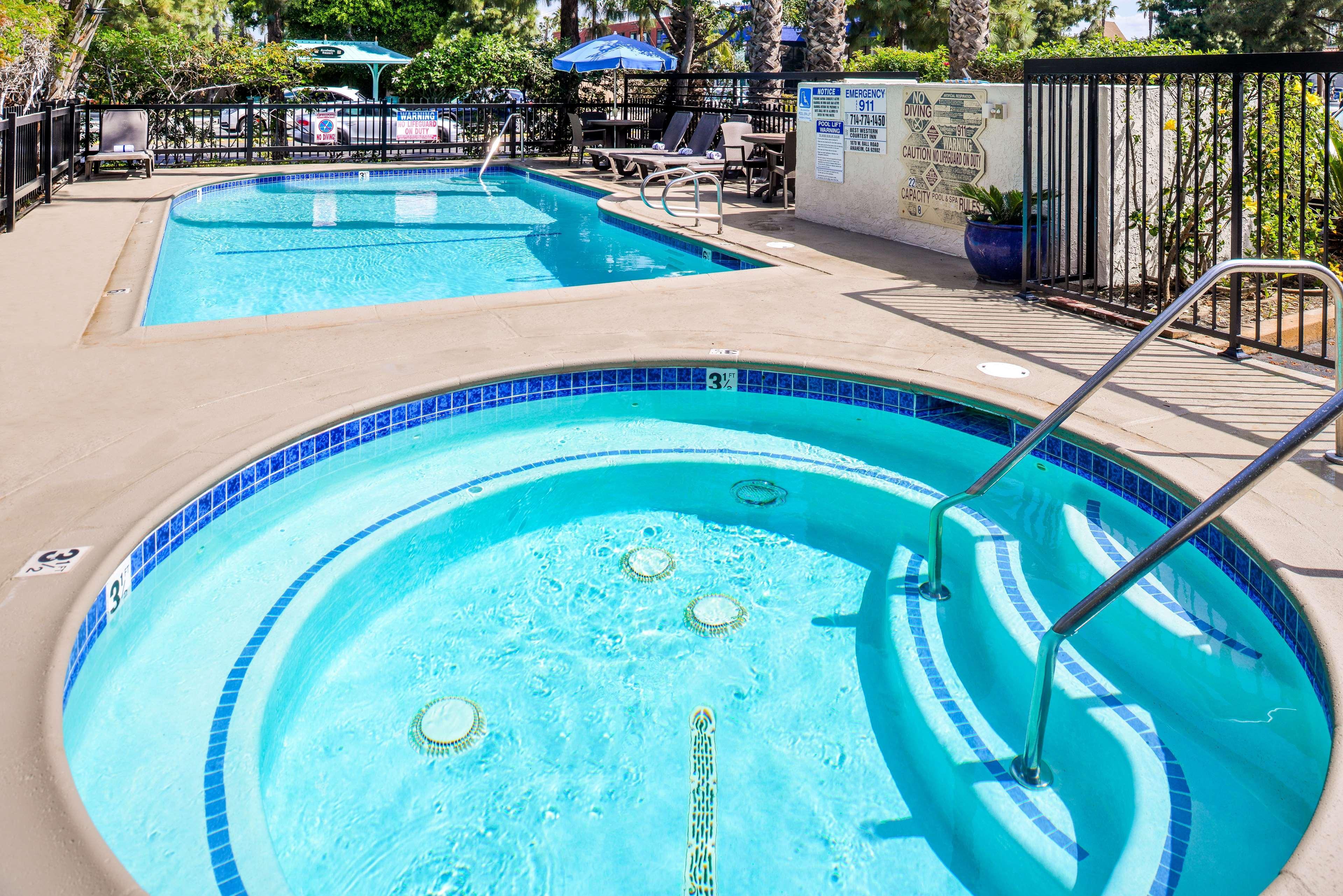 Best Western Courtesy Inn Hotel - Anaheim Resort At The Park Dış mekan fotoğraf