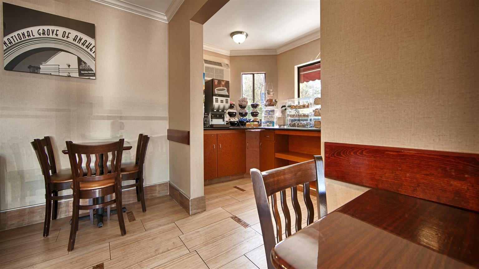 Best Western Courtesy Inn Hotel - Anaheim Resort At The Park Dış mekan fotoğraf